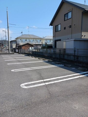 【駐車場】 | カルムメゾン | 駐車スペースもあります