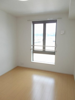 【内装】 | リバーサイド２ | 明るい色調の室内です