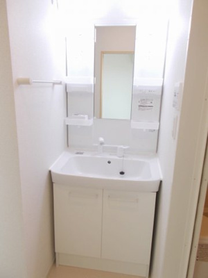 【洗面所】 | リバーサイド２ | 忙しい朝には欠かせない洗面所です