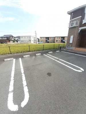 【駐車場】 | テラース瀬戸 | 駐車場があるので、車を買う予定の方も安心です