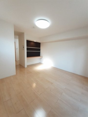 【内装】 | ピースフル平島 | 明るい色調の室内です