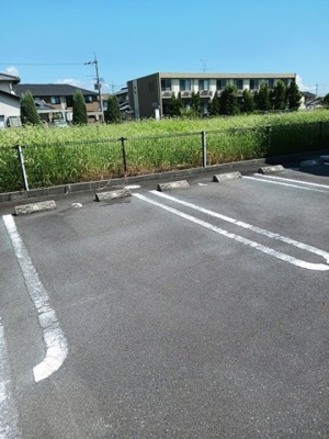 【駐車場】 | スカイハイツＢ | 駐車場があるので、車を買う予定の方も安心です