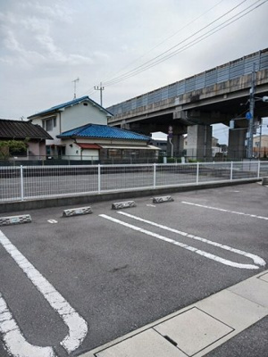 【駐車場】 | ジェルメ | 駐車場があるので、車を買う予定の方も安心です