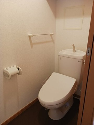 【トイレ】 | シルバーベル | 清潔感のあるトイレです