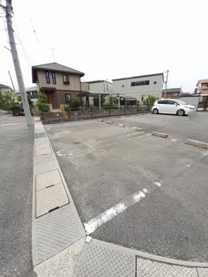 【駐車場】 | シルバーベル | 車をお持ちの方に嬉しい駐車場付きの物件です