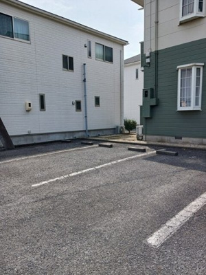 【駐車場】 | グリーンハイツ | 車をお持ちの方に嬉しい駐車場付きの物件です