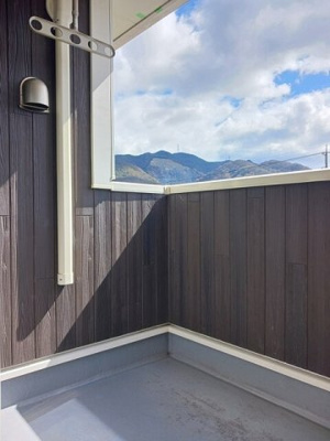 【バルコニー】 | エルヴィータ・ウーノ | バルコニーからの眺めを楽しみながら食事をしませんか