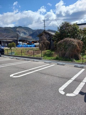 【駐車場】 | エルヴィータ・ウーノ | 駐車場完備です