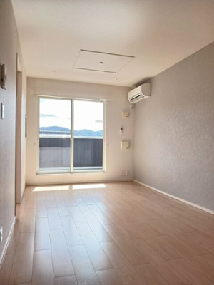 【居間・リビング】 | エルヴィータ・ウーノ | ゆったりとした居間です