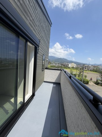 秦野市堀山下第2　新築戸建　全4棟2号棟のバルコニー