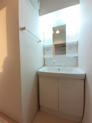 【洗面所】 | リバーサイド | 脱衣スペースもあります