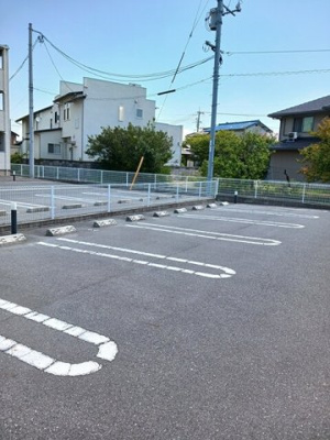 【駐車場】 | リバーサイド | 車をお持ちの方に嬉しい駐車場付きの物件です