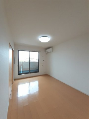 【居間・リビング】 | リバーサイド | こちらのリビングで趣味の時間をお楽しみください