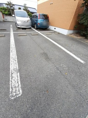 【駐車場】 | ニューエルディムしみず | 駐車スペースもあります