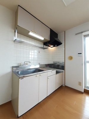 【キッチン】 | ニューエルディムしみず | コンパクトなキッチンで掃除もラクラク