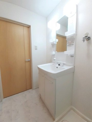 【洗面所】 | プロムナードβ | スペースが確保できる洗面所です