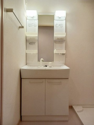 【洗面所】 | スカイハイツＡ | 明るい洗面所です