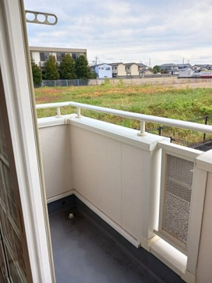 【バルコニー】 | スカイハイツＡ | 外からの目が気にならないバルコニーで洗濯物が干せます