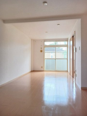 【居間・リビング】 | レジデンス藤原 | こちらの居間で趣味の時間をお楽しみください