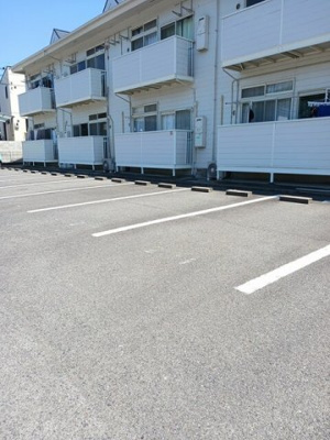 【駐車場】 | リバーサイド藤和Ａ | 車をお持ちの方に嬉しい駐車場付きの物件です