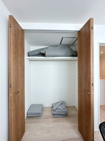 西区山田新町1丁目の収納|全居室収納☆
6帖洋室のクローゼットです♪