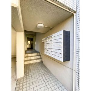アールズプレイス二日市のエントランス