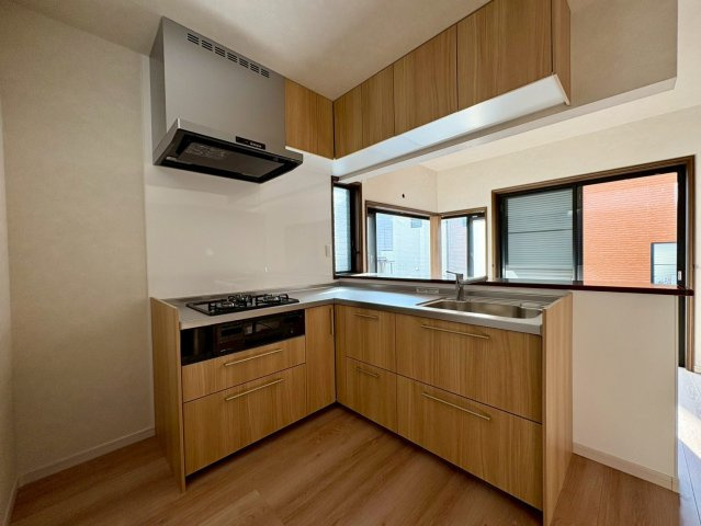 高知市潮見台2丁目　中古戸建てのキッチン|作業効率の良いL字型キッチン