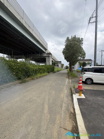茅ヶ崎市西久保Ⅲ　新築戸建　全４棟C号棟の前面道路含む現地写真