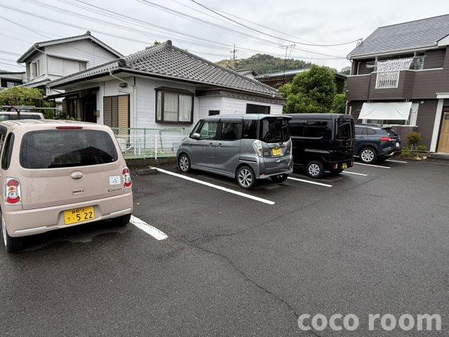 ソレアードＢの駐車場