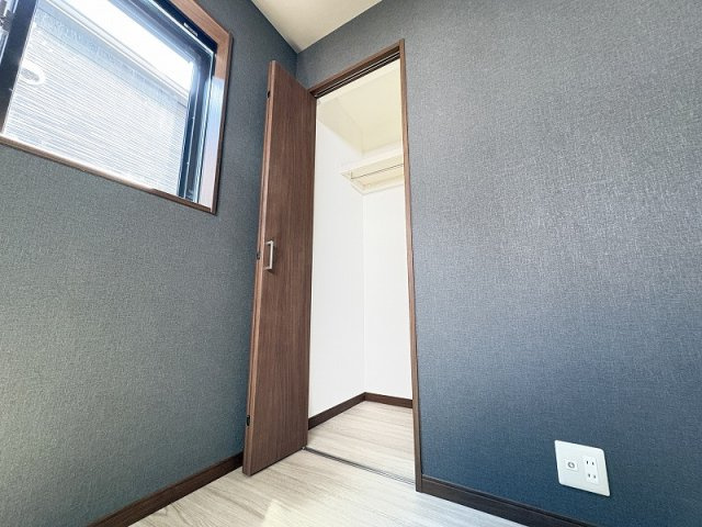 【収納】 | 新座市野火止7丁目　新築一戸建住宅　全2棟　(丸井志木店) | 現地（2026年4月）撮影／各居室に収納を確保、住空間をすっきり保てるクローゼット完備