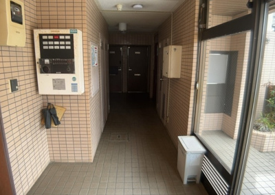 【その他共用部分】 | メゾン橋本 | 共用部分は、一棟の建物に住む区分所有者全員が共同で所有するとし、共用部分の管理、補修などは、区分所有者で形成される管理組合が行います。個人の判断で勝手に変更することはできませんので覚えておきましょう。