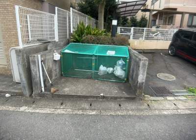 【設備】 | メゾン橋本 | 共有部分は、住民なら誰もが使える設備のこと。例えば駐車場やエレベーター、インターネット設備、セキュリティ設備などがあります。他にも、マンションの廊下・外部階段やエントランス・ゴミ置き場などがあります。