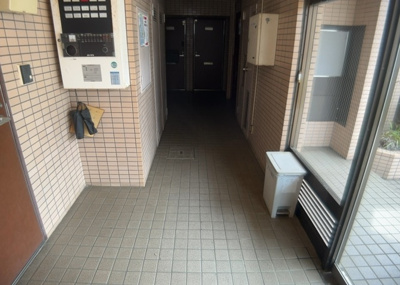 【内装】 | メゾン橋本 | 共用部分は、一棟の建物に住む区分所有者全員が共同で所有するとし、共用部分の管理、補修などは、区分所有者で形成される管理組合が行います。個人の判断で勝手に変更することはできませんので覚えておきましょう。
