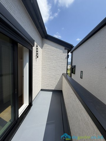 秦野市堀山下第2　新築戸建　全4棟1号棟のバルコニー
