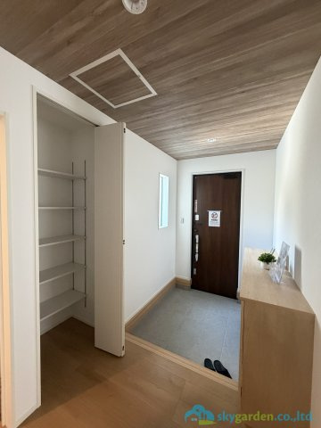 秦野市堀山下第2　新築戸建　全4棟1号棟の玄関