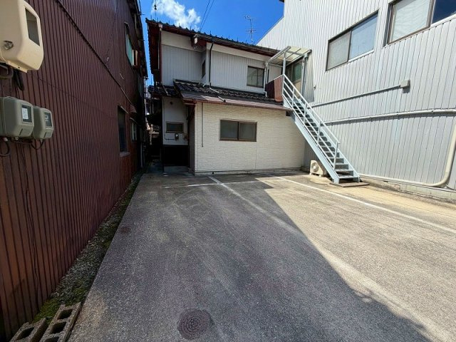 ■☐祇園町戸建貸家☐■の駐車場|軽自動車でしたら縦列で2台可能です。