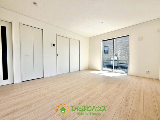 幸手市中第11　新築一戸建て　02　クレイドルガーデンの居間・リビング
