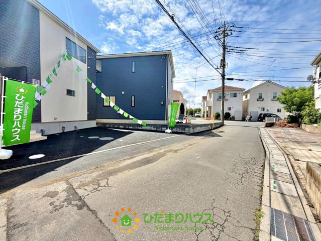 幸手市中第11　新築一戸建て　02　クレイドルガーデンの前面道路含む現地写真