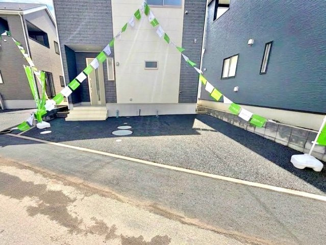 幸手市中第11　新築一戸建て　02　クレイドルガーデンの駐車場