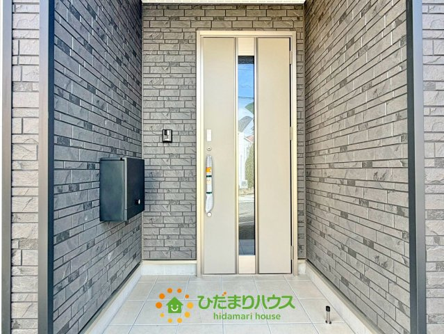 幸手市中第11　新築一戸建て　02　クレイドルガーデンの玄関
