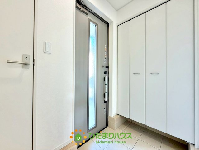 幸手市中第11　新築一戸建て　02　クレイドルガーデンの玄関