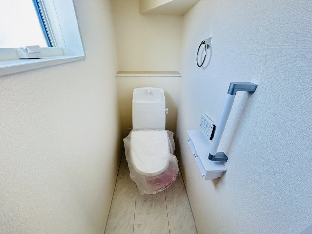 新築　高崎市町屋町第2　Livele Garden.S　１号棟のトイレ|現地写真　節水タイプのウォシュレット付きトイレ、水道料節約に一役買います！
