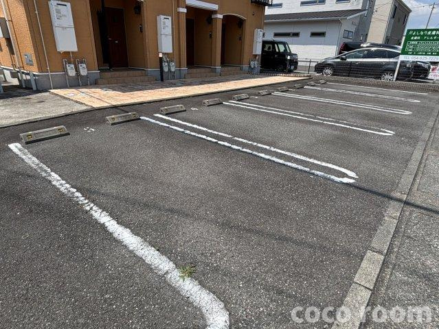 サンシャイン．ノブⅠの駐車場