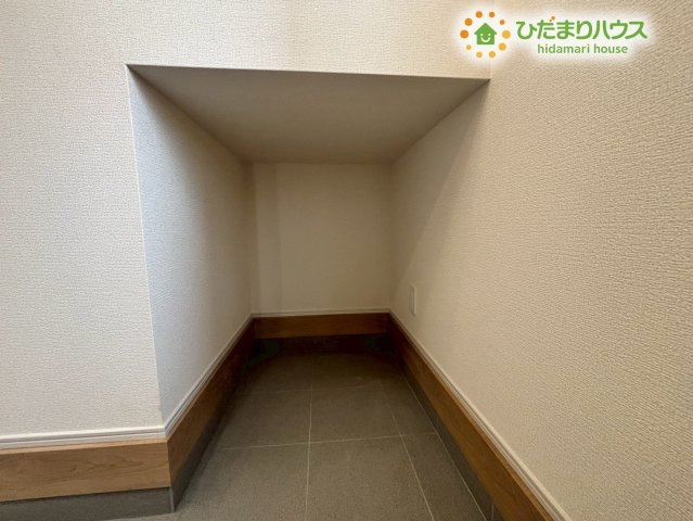 熊谷市赤城町1丁目　新築一戸建て　ブルーミングガーデン　01の収納|階段下のデッドスペースを有効活用した収納!掃除機や日用品のストック、季節物のアイテムなどをすっきりと片付けられます。お家の中を綺麗に保つための強い味方です♪