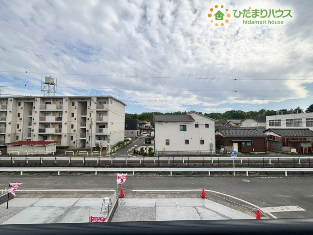 熊谷市赤城町1丁目　新築一戸建て　ブルーミングガーデン　01の展望|バルコニーからは、開放的な眺望が広がります!周囲に高い建物が少ないので、圧迫感がなく、風通しも良く気持ちよく過ごせそうです。