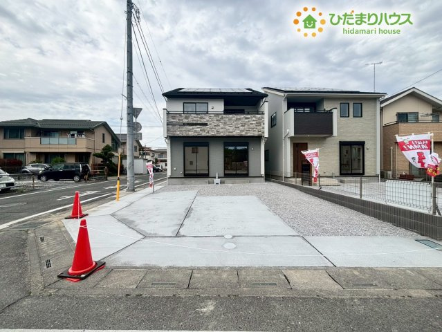 熊谷市赤城町1丁目　新築一戸建て　ブルーミングガーデン　01の駐車場|カースペースは、並列3台駐車可能!お友達が遊びに来た時も安心です。洗車をしたり、お子様とビニールプールを楽しんだり、多目的に使えそうですね♪
