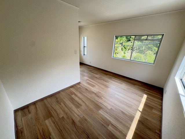 塩屋台３丁目　中古戸建ての洋室|落ち着いた色調の洋室です