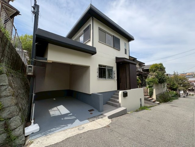 塩屋台３丁目　中古戸建ての外観|駐車場付き物件です
