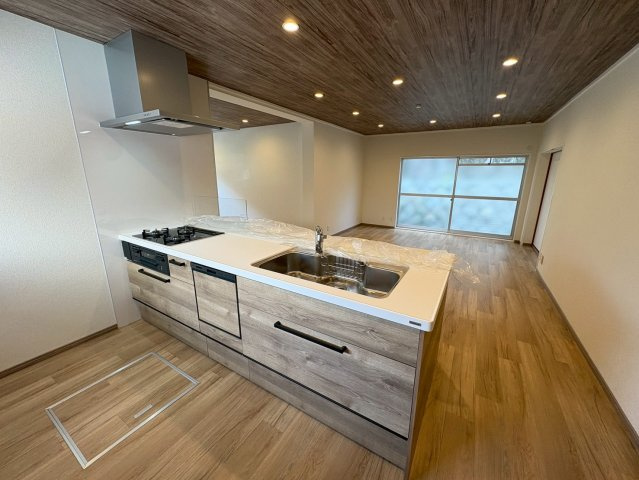 塩屋台３丁目　中古戸建てのキッチン|明るい対面キッチン♪