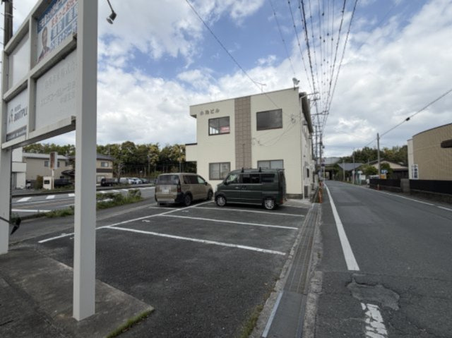 小池ビルの駐車場